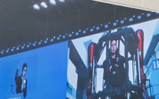 王兴兴首谈发布“变形机甲”：能做一点几米的机器人，就能做十几米，发布当天就有人想买