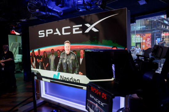 SpaceX开盘价较发行价高出11% 马斯克成全球首位万亿富豪  第1张